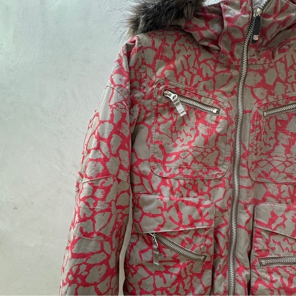 Burton Pink and Gray Ski Jacket - Picture 15 of 16
